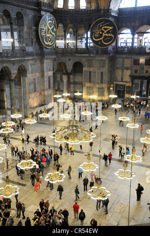 Grande sala interna, navata, Hagia Sophia, Istanbul, Turchia, Europa Foto Stock