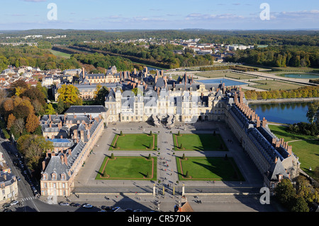 Francia, Seine et Marne, Chateau de Fontainebleau Patrimonio mondiale UNESCO (vista aerea) Foto Stock