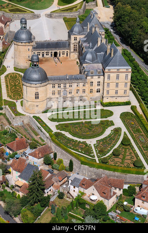 Francia, Dordogne, Perigord Noir, Hautefort, il castello (vista aerea) Foto Stock