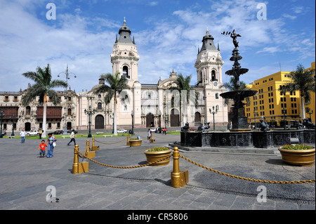 Cattedrale di Plaza Mayor e Plaza de Armas, Lima, Sito Patrimonio Mondiale dell'UNESCO, Perù, Sud America Foto Stock