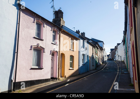 Una stretta strada posteriore in Welsh cittadina balneare di Aberystwyth, UK. Foto Stock