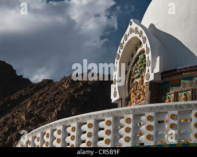 Shanti Stupa in Leh, un dono giapponese di Ladakh per commemorare i 2500 anni di Buddismo e per promuovere la pace nel mondo, Leh Foto Stock