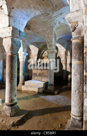 Francia, Creuse, città di Ahun, Saint Silvain Chiesa, che in parte è di stile romanico del XII secolo, la cripta del XI secolo Foto Stock