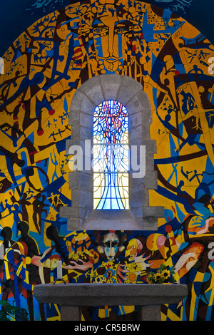 Francia, Creuse, chiesa di Sous Parsat, moderno affreschi del pittore Gabriel Chabrat Foto Stock