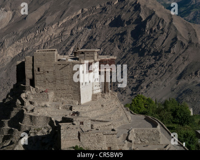 Il vecchio forte di Karimabad affacciato sulla Karakoram Highway, di Frontiera del Nord Ovest, Pakistan, Asia del Sud Foto Stock