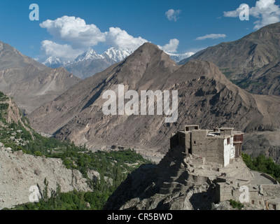 Il vecchio forte di Karimabad affacciato sulla Karakoram Highway, di Frontiera del Nord Ovest, Pakistan, Asia del Sud Foto Stock