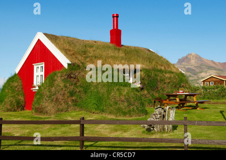 L'Islanda, Regione di Vesturland, Borgarfjordur, vecchia fattoria tradizionale in frazione Bakkagerdi Foto Stock