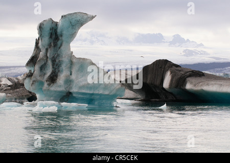 L'Islanda, Regione Austurland, ghiacciaio Vatnajokull, Iceberg di Jokulsarlon Lago glaciale Foto Stock