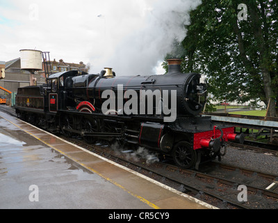 Immacolata locomotiva a vapore numero 7827 Lydham Manor in vapore a Paignton stazione ferroviaria. Costruito nel 1950 e andato in pensione nel 1965 Foto Stock
