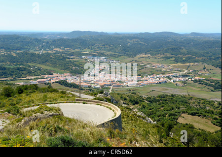 La città di es mercadel visto dalla cima del monte toro menorca Spagna Foto Stock