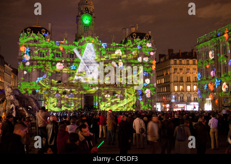 Francia, Rhone, Lione, sito storico Patrimonio Mondiale dell'UNESCO, l'Hotel de Ville (municipio) durante la Fete des Lumieres (luce Foto Stock