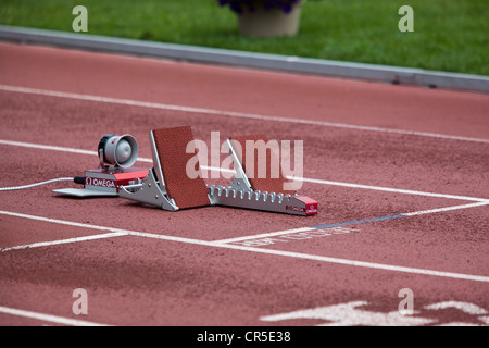 Traccia vuota e campo di blocchi di partenza. Foto Stock