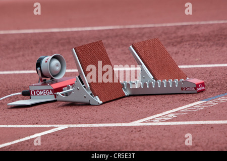 Traccia vuota e campo di blocchi di partenza. Foto Stock