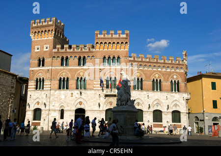 L'Italia, Toscana, La Maremma, Grosseto, Piazza Dante, Palazzo Comunale Foto Stock