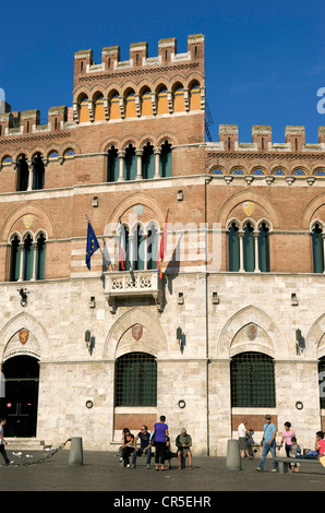 L'Italia, Toscana, La Maremma, Grosseto, Piazza Dante, Palazzo Comunale Foto Stock