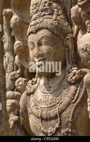 Dettagli su una guardstone nel Quadriportico Vatadage, Polonnaruwa, Centro Nord, Sri Lanka Foto Stock