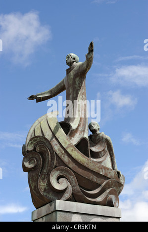 San Brendan il navigatore della statua in Wolfe Tone Square, Bantry, West Cork, Repubblica di Irlanda Foto Stock