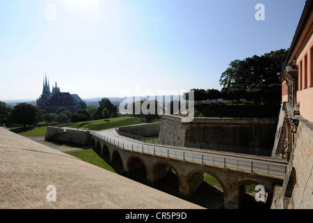 Fortezza Zitadelle Petersberg, guardando verso la Cattedrale di Erfurt e San Severo Chiesa, Erfurt, Turingia, Germania, Europa Foto Stock