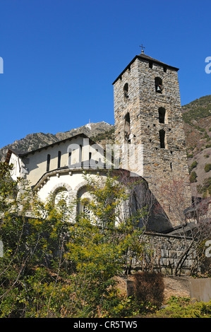 Chiesa di Sant Esteve, Barri Antic distretto, dietro a Mt. Pic de Carroi, Andorra La Vella, Andorra, Europa Foto Stock