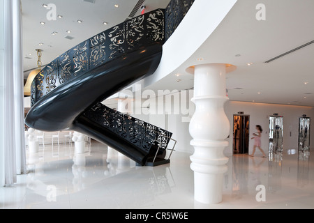 Stati Uniti, Florida, Miami Beach, South Beach, Mondrian hotel dal designer olandese Marcel Wanders, scale nella lobby Foto Stock