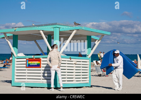 Stati Uniti Florida Miami Beach South Beach beach lavoratore livello del XII secolo che corrisponde al punto di raduno di gay Foto Stock