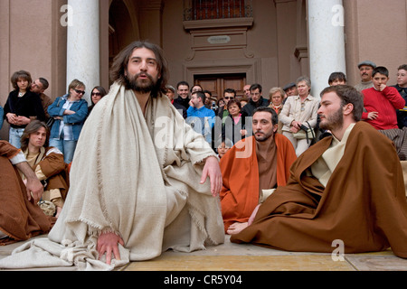 L'Italia, Sicilia, Marsala, la processione di Pasqua, attori con attori presentando la Passione di Cristo Foto Stock