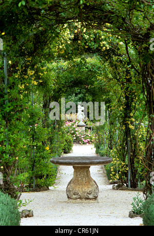 Provenzale casa padronale con ampio giardino terrazzato Foto Stock