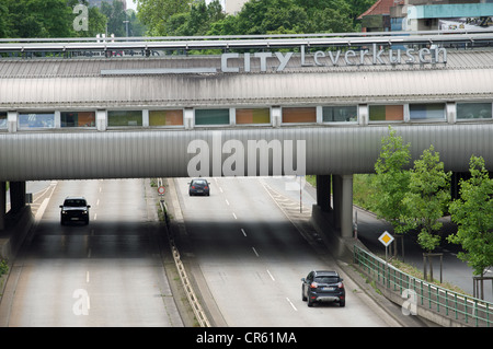 Autostrada urbana Leverkusen Germania Foto Stock