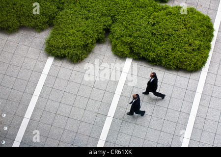 Giappone, isola di Honshu, Tokyo, Marunouchi, uomini di affari Foto Stock