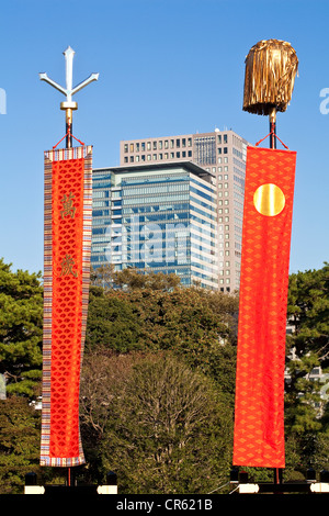 Giappone, isola di Honshu, Tokyo, i Giardini Est del Palazzo Imperiale, Banner imperiale Foto Stock