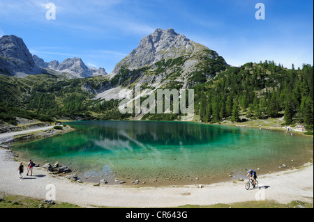 Vista sul lago Seebensee a Mt Sonnenspitze, Ehrwald, Tirolo, Austria, Europa PublicGround Foto Stock