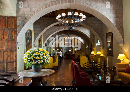 Il Perù, Provincia di Cuzco, Cuzco, patrimonio mondiale dell UNESCO, Plaza de Las Nazarenas, Monasterio Hotel si stabilirono nel XVI secolo Foto Stock