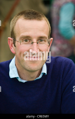 Robert Macfarlane, British scrittore di viaggi raffigurato all'Telegraph Hay Festival 2012, Hay-on-Wye, Powys, Wales, Regno Unito Foto Stock