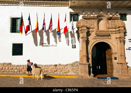 Il Perù, Provincia di Cuzco, Cuzco, patrimonio mondiale dell UNESCO, Plaza de Las Nazarenas, Monasterio Hotel si stabilì in un monastero del XVI secolo Foto Stock