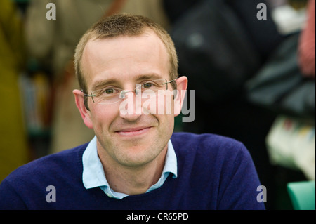 Robert Macfarlane, British scrittore di viaggi raffigurato all'Telegraph Hay Festival 2012, Hay-on-Wye, Powys, Wales, Regno Unito Foto Stock