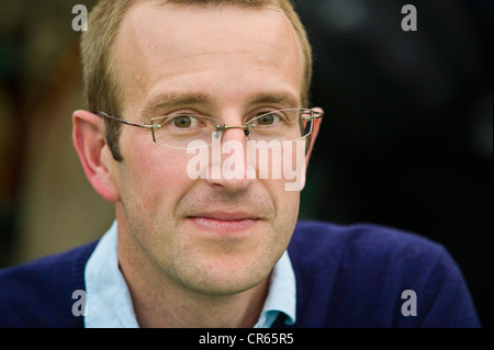 Robert Macfarlane, British scrittore di viaggi raffigurato all'Telegraph Hay Festival 2012, Hay-on-Wye, Powys, Wales, Regno Unito Foto Stock