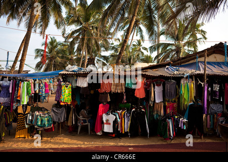 India, stato di Goa, Baga, la spiaggia e i negozi Foto Stock