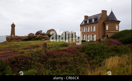 Maison Gustave Eiffel e del faro, Cotes d'Armor Bretagna, Francia, Europa Foto Stock