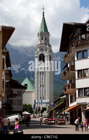 La chiesa, Cortina d'Ampezzo, Belluno, Dolomiti, Italia, Europa Foto Stock