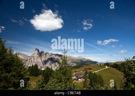 Sentiero escursionistico sul Piz La Villa, Dolomiti, Alto Adige, Italia, Europa Foto Stock