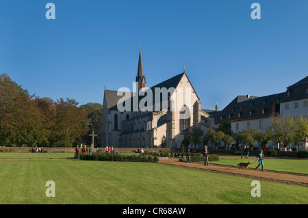 Il monastero cistercense di Marienstatt Abbey, vista dal giardino barocco verso la chiesa abbaziale, Streithausen Foto Stock