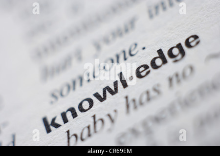 Pagina del dizionario con definizione di conoscenza, close up Foto Stock