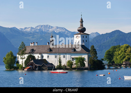 Austria, Gmunden,vista di Ort il castello e il lago Traunsee Foto Stock