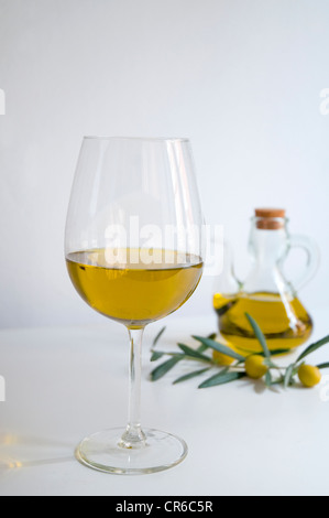 Degustazione di olio d'oliva. Foto Stock