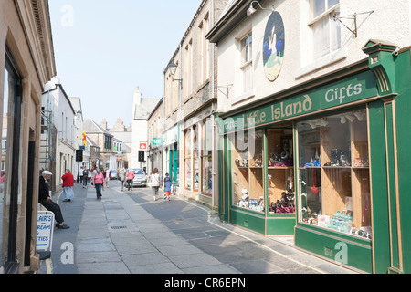 Una strada urbana in scena a Kirkwall sulle isole di Orkney Foto Stock