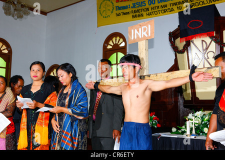 Gesù sulla croce, passion play, Boarding School, Simalungun, Sumatra, Indonesia, Asia Foto Stock