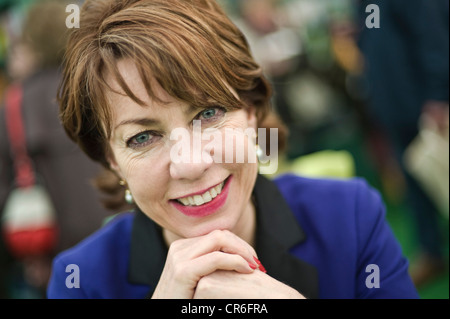 Kathy lette, Australian autore raffigurato all'Telegraph Hay Festival 2012, Hay-on-Wye, Powys, Wales, Regno Unito Foto Stock