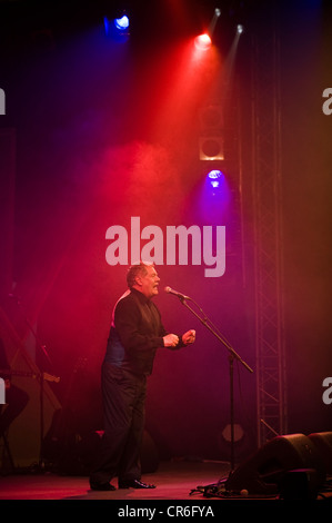 Max Boyce Welsh intrattenitore di eseguire sul palco del Telegraph Hay Festival 2012, Hay-on-Wye, Powys, Wales, Regno Unito Foto Stock