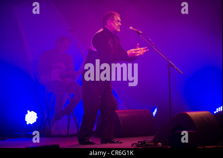 Max Boyce Welsh intrattenitore di eseguire sul palco del Telegraph Hay Festival 2012, Hay-on-Wye, Powys, Wales, Regno Unito Foto Stock