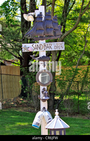 Display nautico nella zona suburbana di backyard Long Island NY Foto Stock